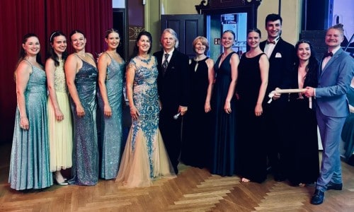 Gruppenfoto beim Familienfest Goldener Reiter mit Tanzschule Nebl.