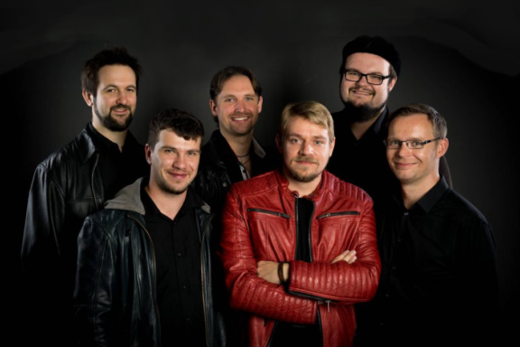 Sechsköpfige Liveband mit authentischem Sound, echten Emotionen und
unvergesslichen Momenten auf der Bühne!