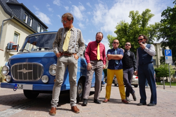 Ostalgie zum Mitsingen und Tanzen. 5 Dresdner Jungs die den Ostrock leben.